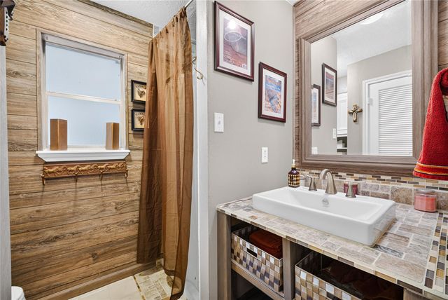97 Panorama Drive, Panorama Village, TX 77304