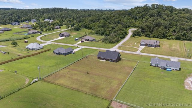 19305 S Deer Trail Road, Claremore, OK 74019