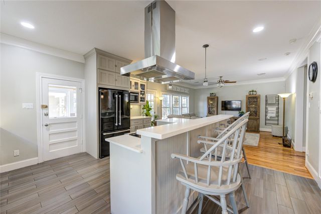 1550 Sue Barnett Drive, Houston, TX 77018