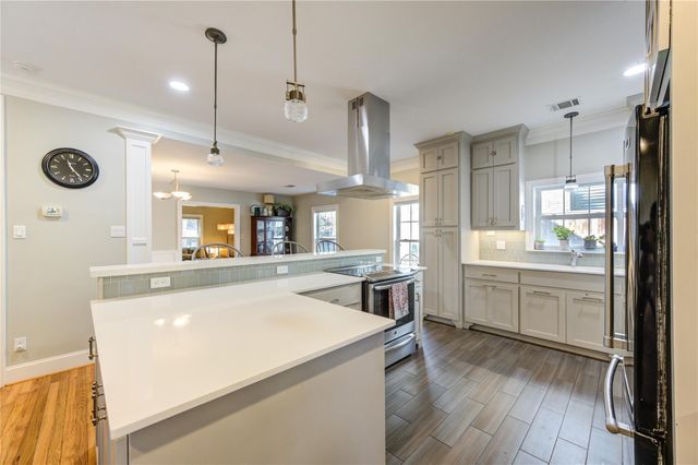 1550 Sue Barnett Drive, Houston, TX 77018