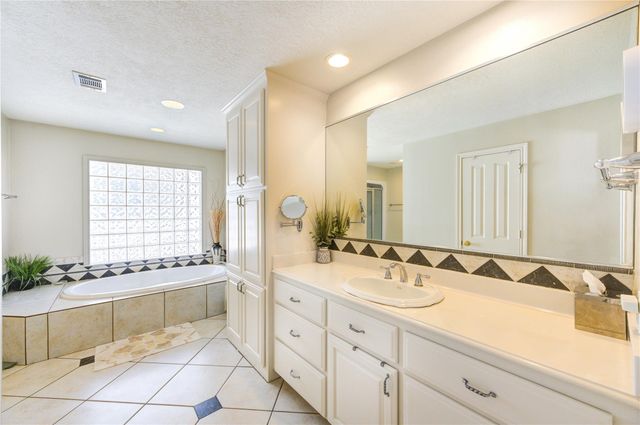 1550 Sue Barnett Drive, Houston, TX 77018