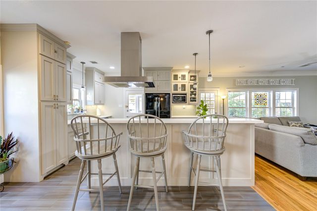 1550 Sue Barnett Drive, Houston, TX 77018