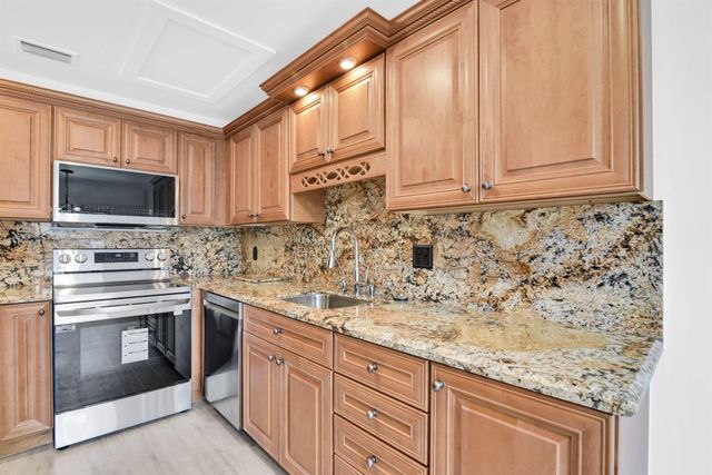 8807 Bella Vista Drive 280, Boca Raton, FL 33433