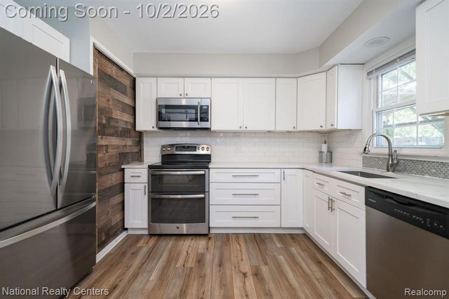 1061 Truwood Drive, Rochester Hills, MI 48307