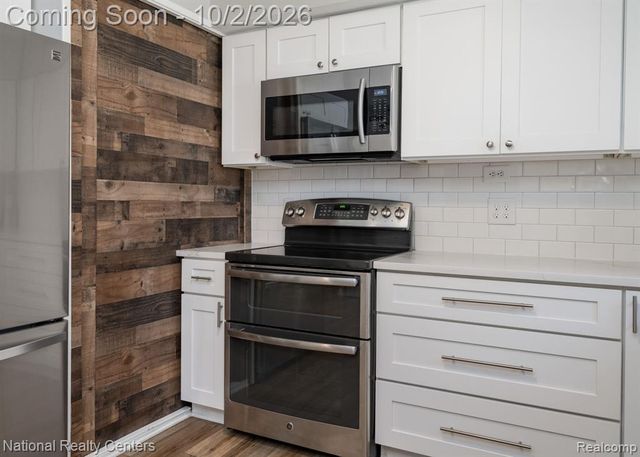 1061 Truwood Drive, Rochester Hills, MI 48307