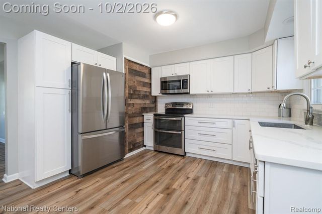 1061 Truwood Drive, Rochester Hills, MI 48307