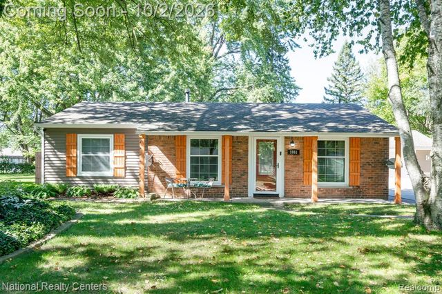 1061 Truwood Drive, Rochester Hills, MI 48307