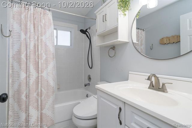 1061 Truwood Drive, Rochester Hills, MI 48307
