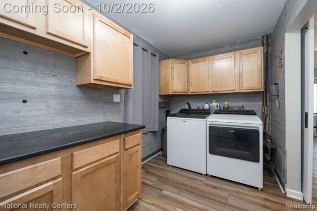 1061 Truwood Drive, Rochester Hills, MI 48307
