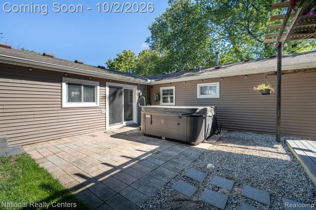 1061 Truwood Drive, Rochester Hills, MI 48307