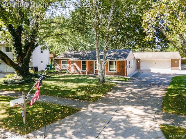 1061 Truwood Drive, Rochester Hills, MI 48307