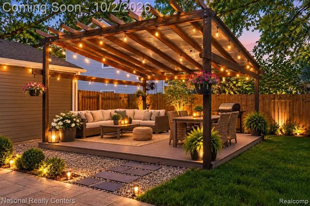 1061 Truwood Drive, Rochester Hills, MI 48307
