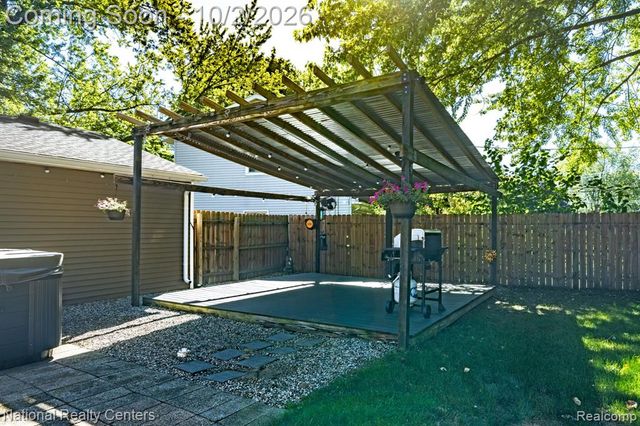 1061 Truwood Drive, Rochester Hills, MI 48307