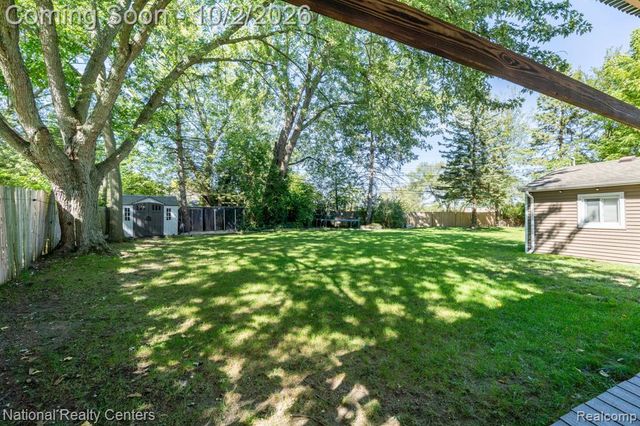 1061 Truwood Drive, Rochester Hills, MI 48307