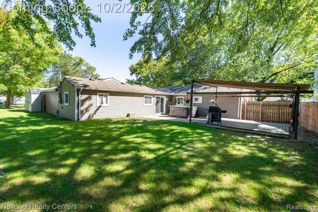 1061 Truwood Drive, Rochester Hills, MI 48307