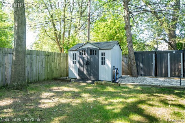 1061 Truwood Drive, Rochester Hills, MI 48307