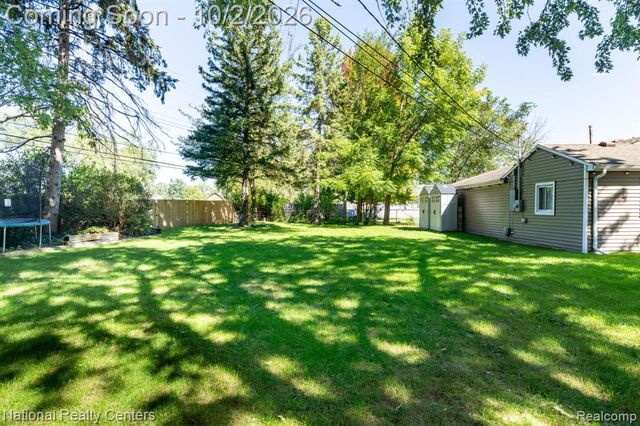 1061 Truwood Drive, Rochester Hills, MI 48307