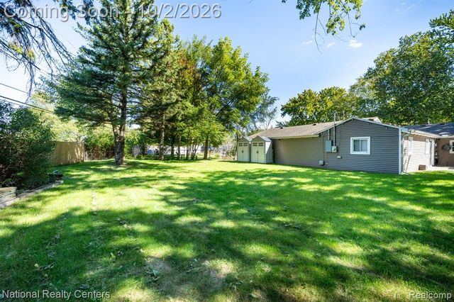 1061 Truwood Drive, Rochester Hills, MI 48307