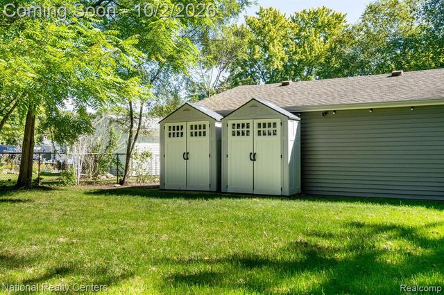 1061 Truwood Drive, Rochester Hills, MI 48307