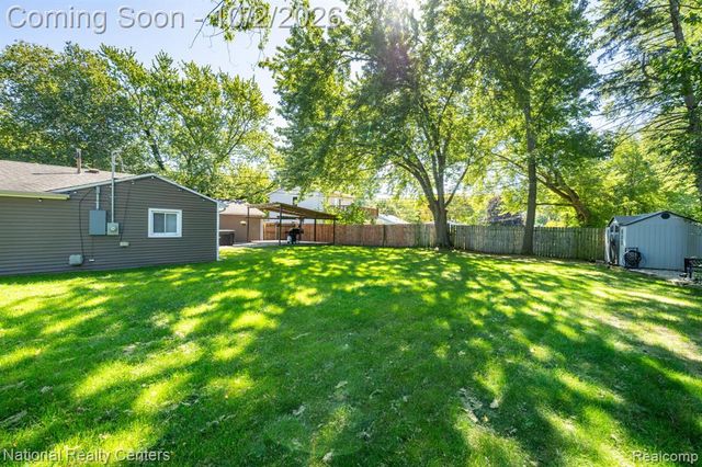 1061 Truwood Drive, Rochester Hills, MI 48307