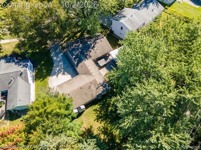 1061 Truwood Drive, Rochester Hills, MI 48307
