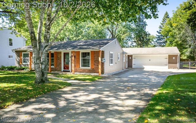 1061 Truwood Drive, Rochester Hills, MI 48307