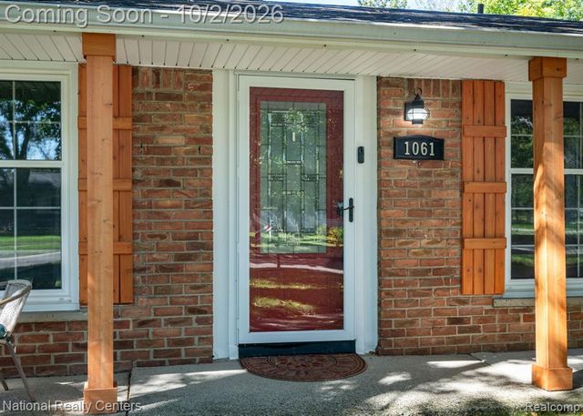 1061 Truwood Drive, Rochester Hills, MI 48307