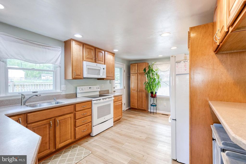 Image 11 of property listing at 2608 BRADWELL CT, Parkville, MD 21234