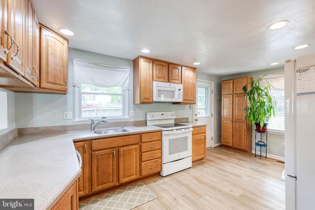 Image 12 of property listing at 2608 BRADWELL CT, Parkville, MD 21234
