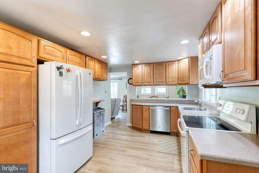 Image 14 of property listing at 2608 BRADWELL CT, Parkville, MD 21234