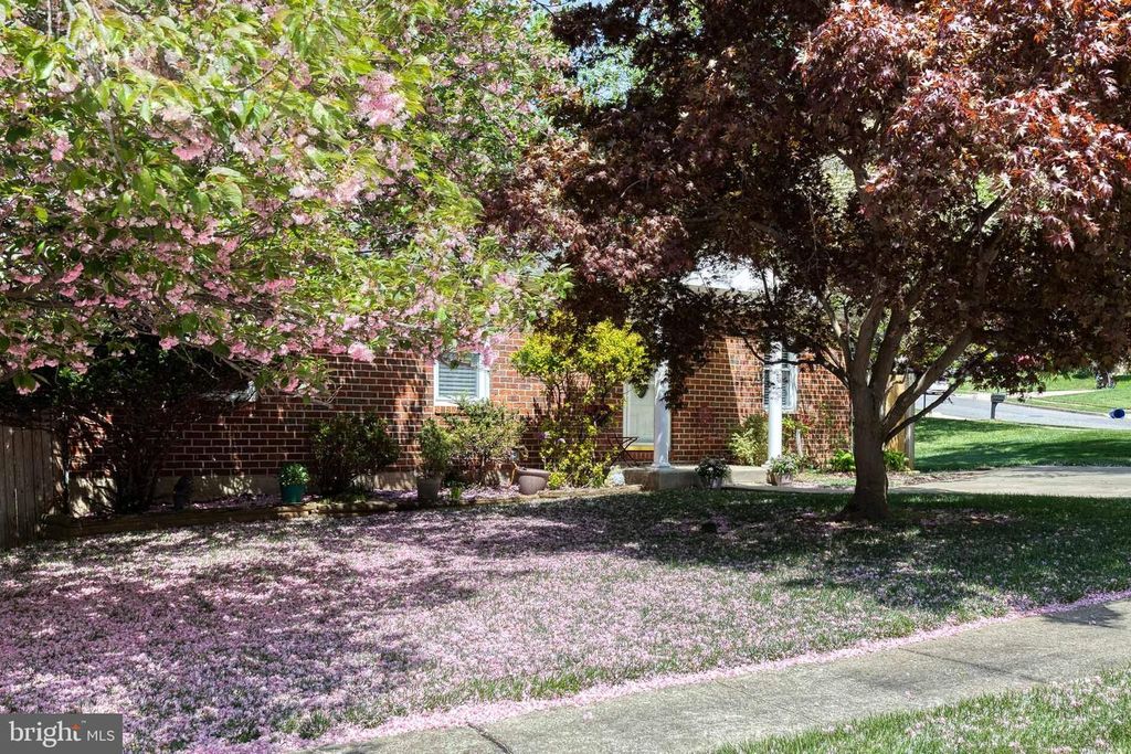 Image 3 of property listing at 2608 BRADWELL CT, Parkville, MD 21234