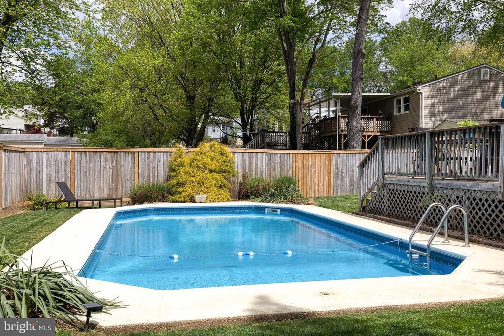 Image 38 of property listing at 2608 BRADWELL CT, Parkville, MD 21234