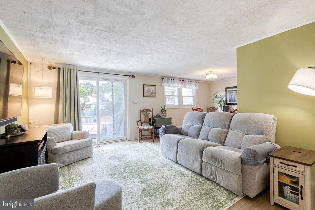 Image 5 of property listing at 2608 BRADWELL CT, Parkville, MD 21234