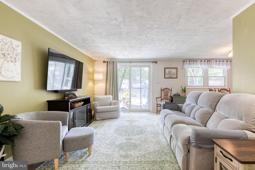 Image 6 of property listing at 2608 BRADWELL CT, Parkville, MD 21234