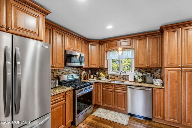 112 Pinewood Road, Toms River, NJ 08753