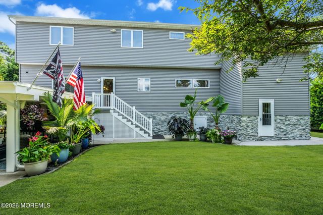 112 Pinewood Road, Toms River, NJ 08753