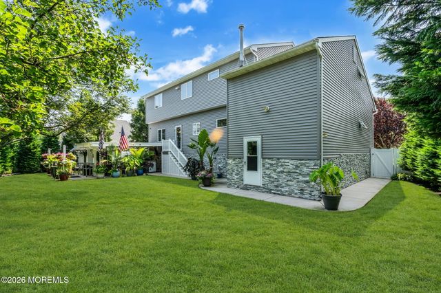 112 Pinewood Road, Toms River, NJ 08753