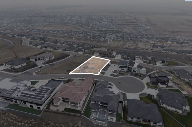 7037 W 22nd Ave, Kennewick, WA 99338