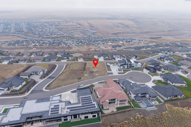 7037 W 22nd Ave, Kennewick, WA 99338