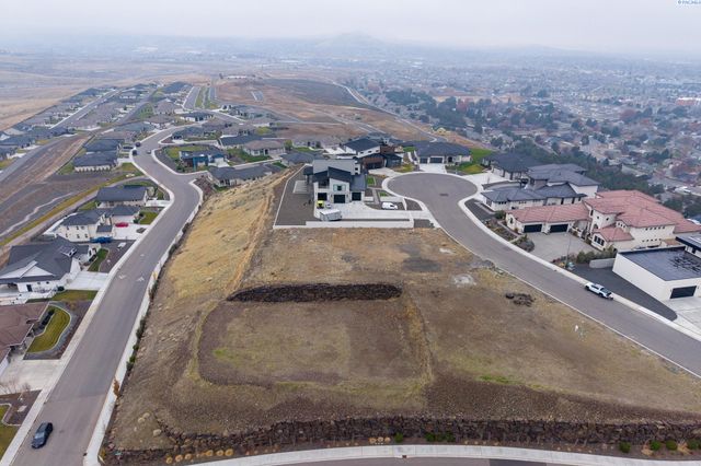 7037 W 22nd Ave, Kennewick, WA 99338