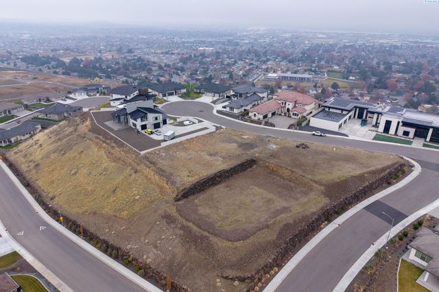 7037 W 22nd Ave, Kennewick, WA 99338