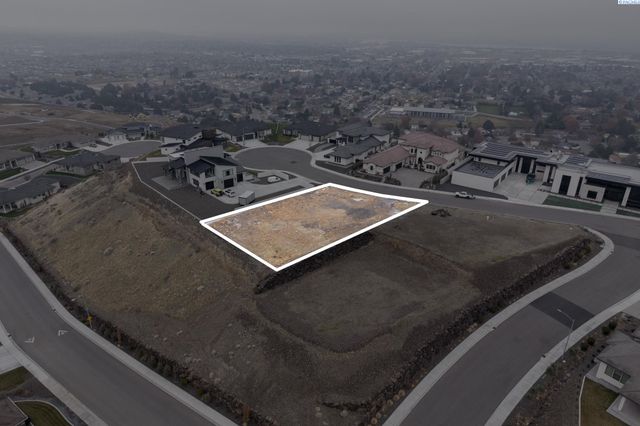 7037 W 22nd Ave, Kennewick, WA 99338