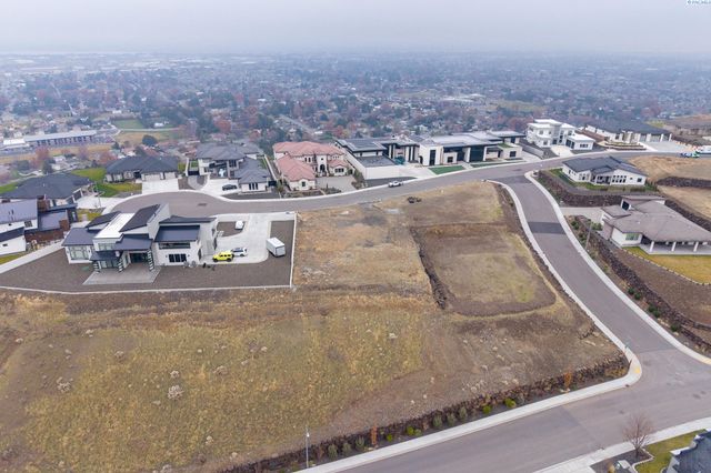 7037 W 22nd Ave, Kennewick, WA 99338