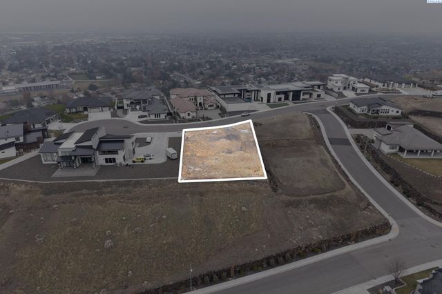 7037 W 22nd Ave, Kennewick, WA 99338