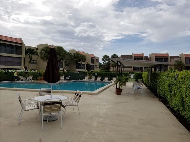 220 Lakeview Dr 206, Weston, FL 33326