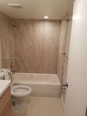 220 Lakeview Dr 206, Weston, FL 33326
