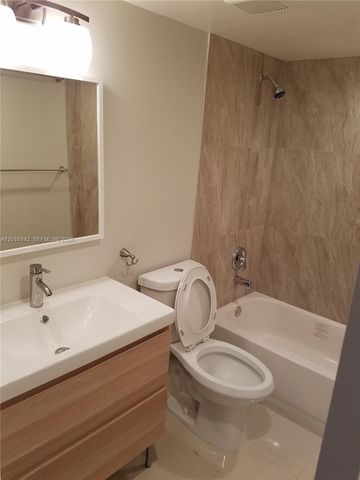 220 Lakeview Dr 206, Weston, FL 33326