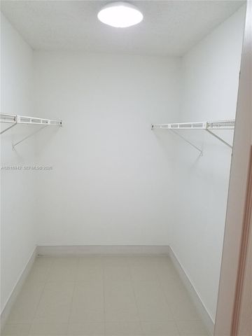 220 Lakeview Dr 206, Weston, FL 33326