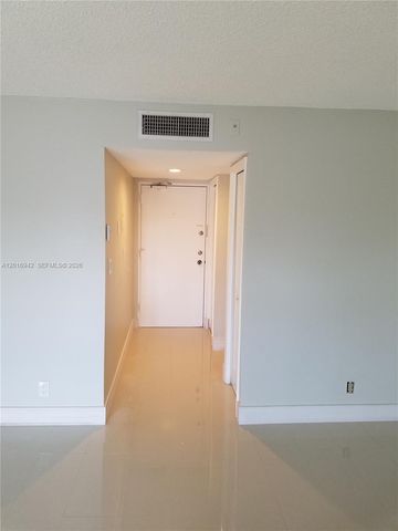 220 Lakeview Dr 206, Weston, FL 33326