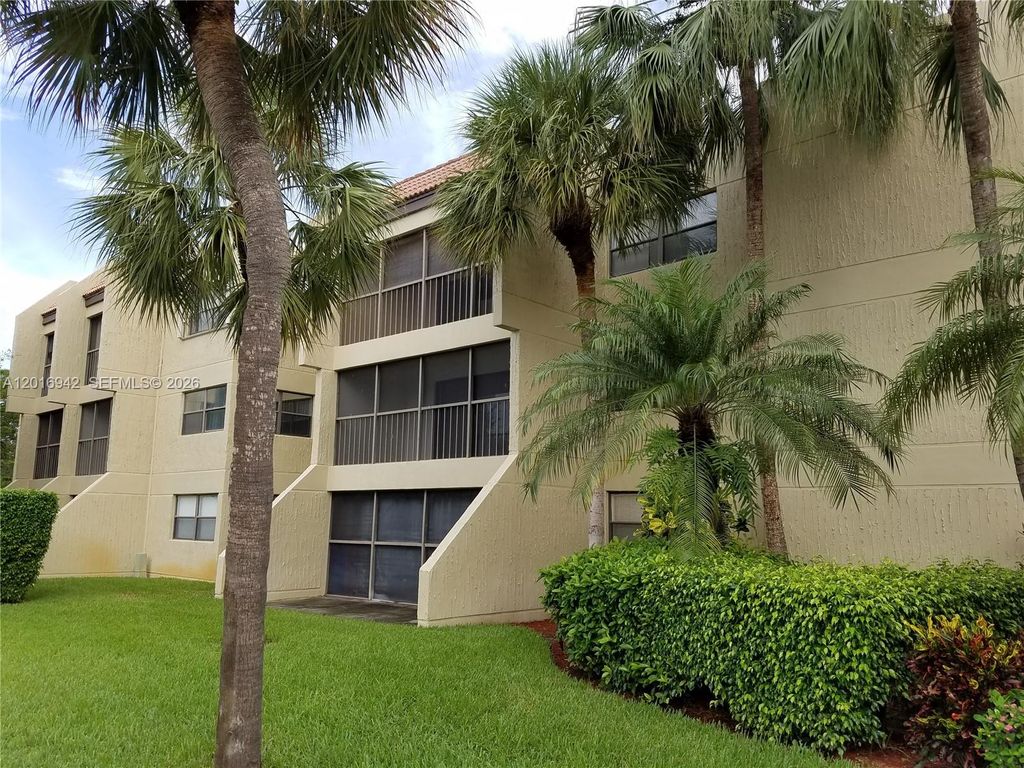220 Lakeview Dr 206, Weston, FL 33326